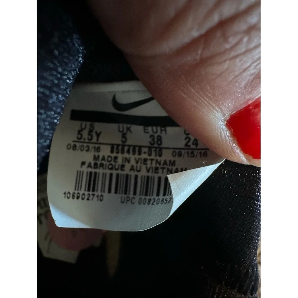 Nike Trout Youth Baseball Black Cleats - size 5.5